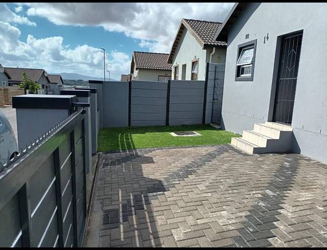 2 BEDROOM HOUSE FOR SALE IN GROENHEUWEL